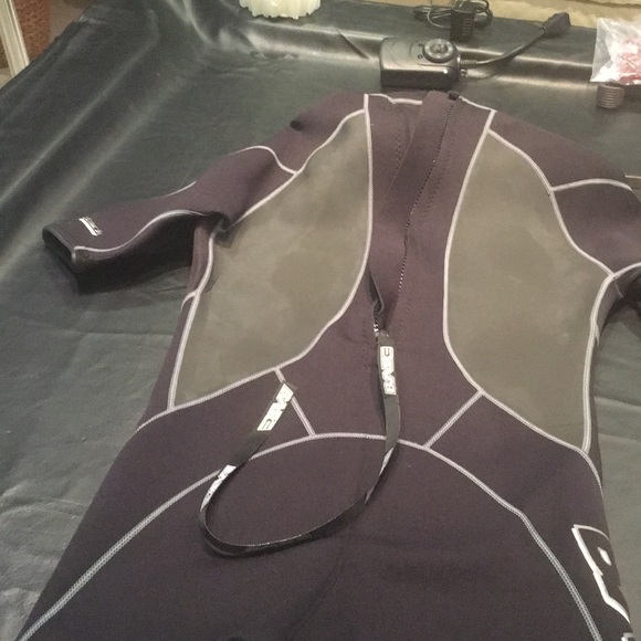 Wetsuit - Picture 5 of 5
